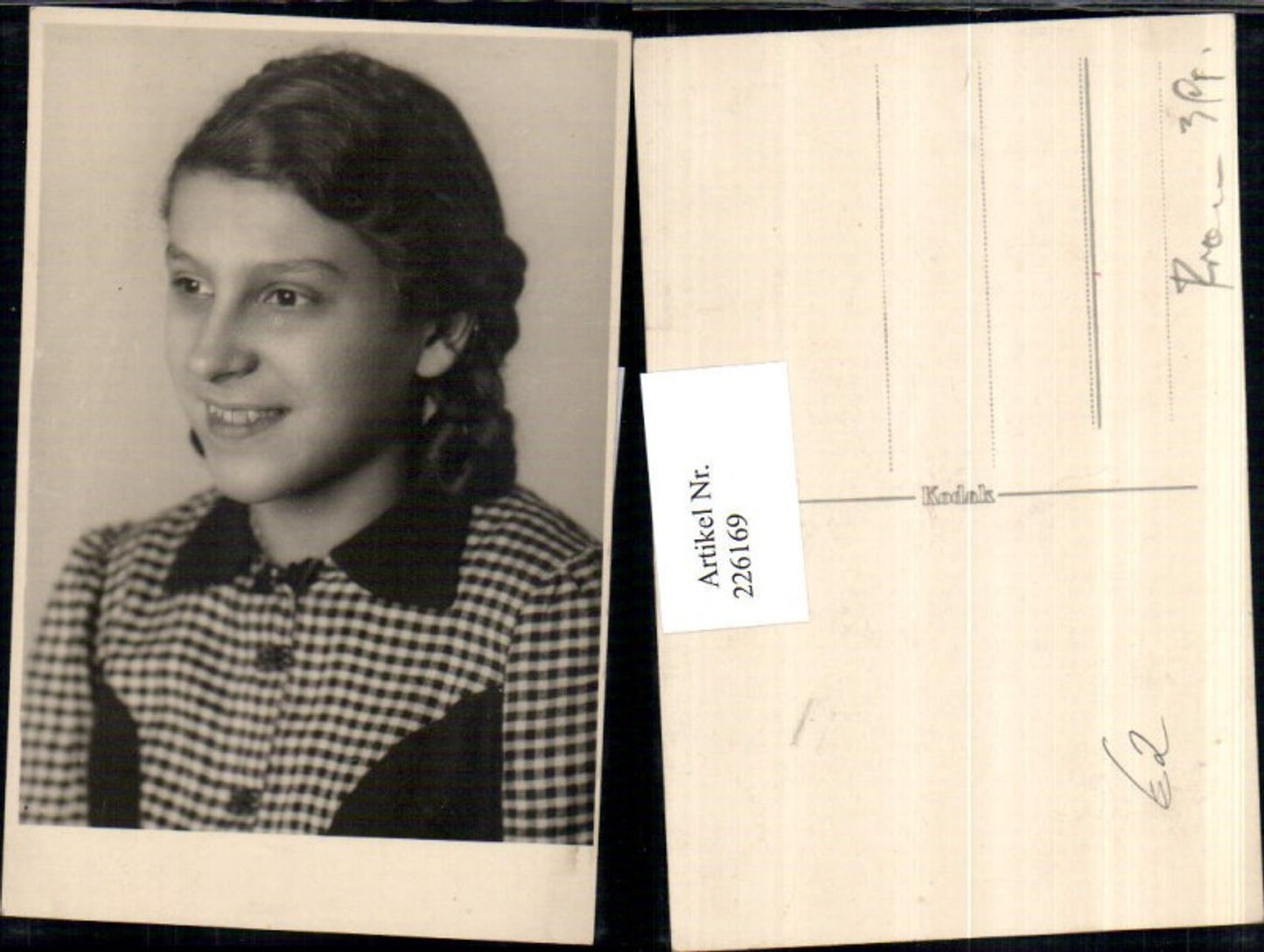 226169,Mädchen m. Bluse Portrait