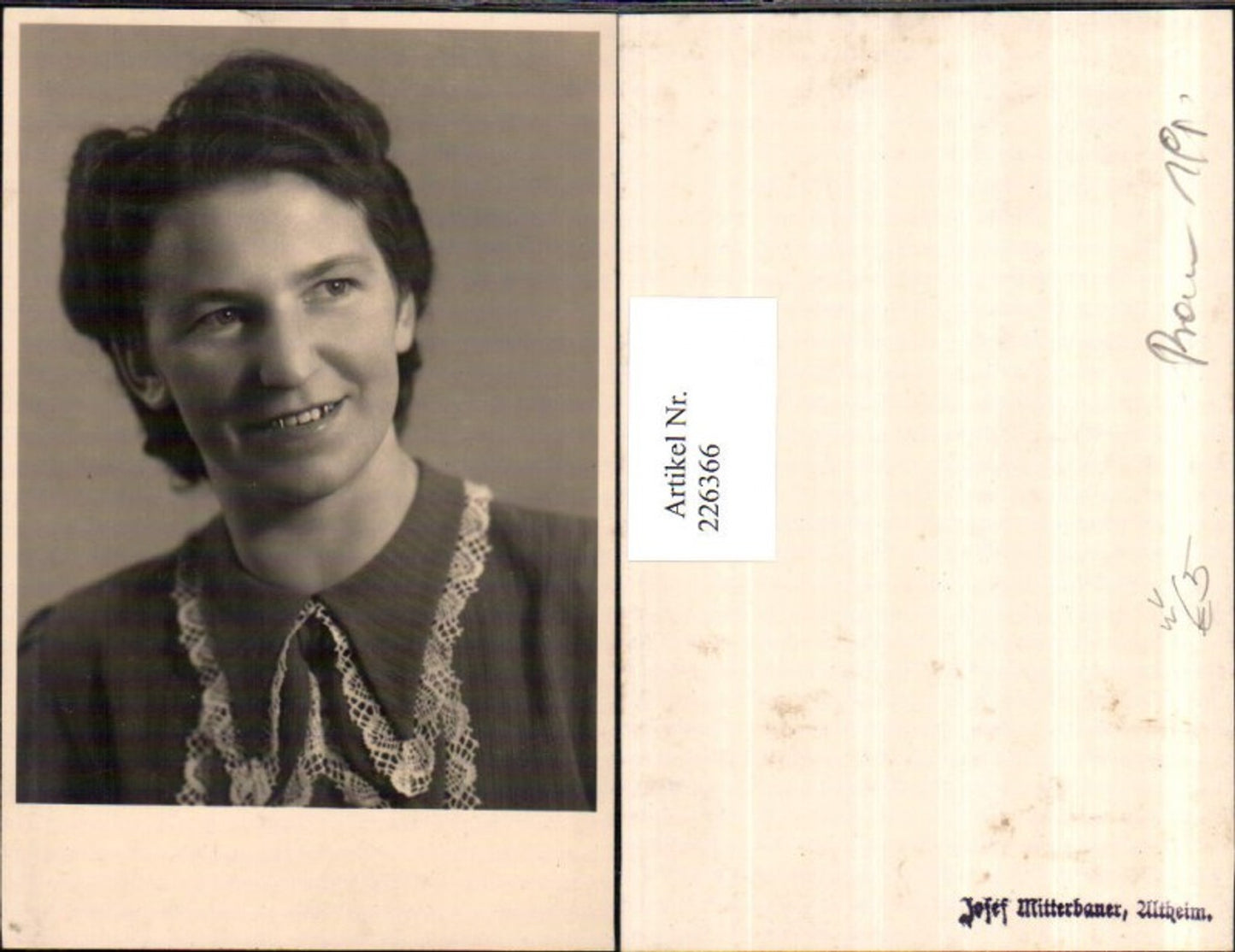226366, Woman with gold tooth portrait pub Josef Mitterbauer Altheim