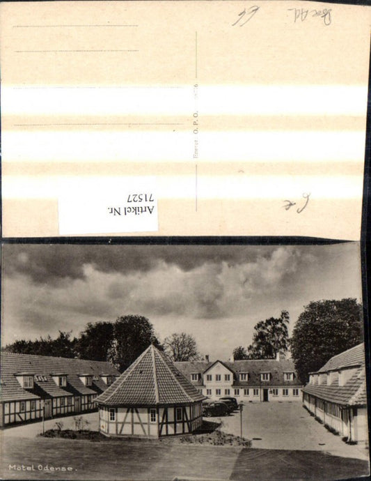71527, Motel Odense, view of building, automobiles