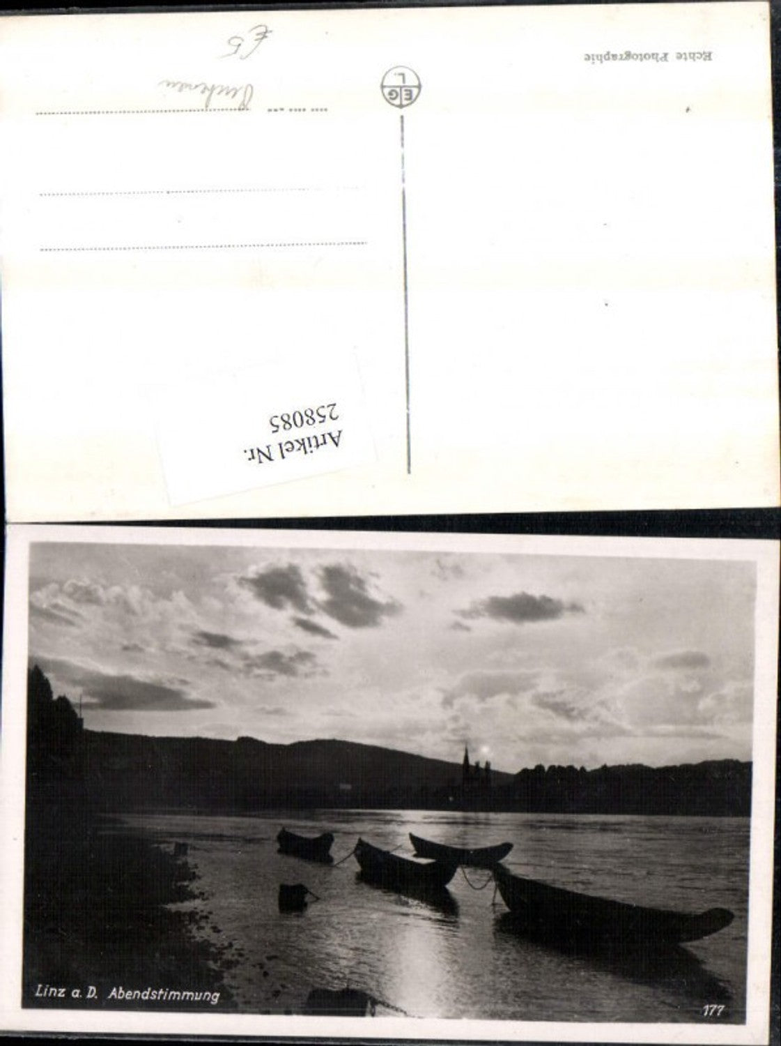 258085, Linz on the Danube, evening atmosphere, rowing boats, party