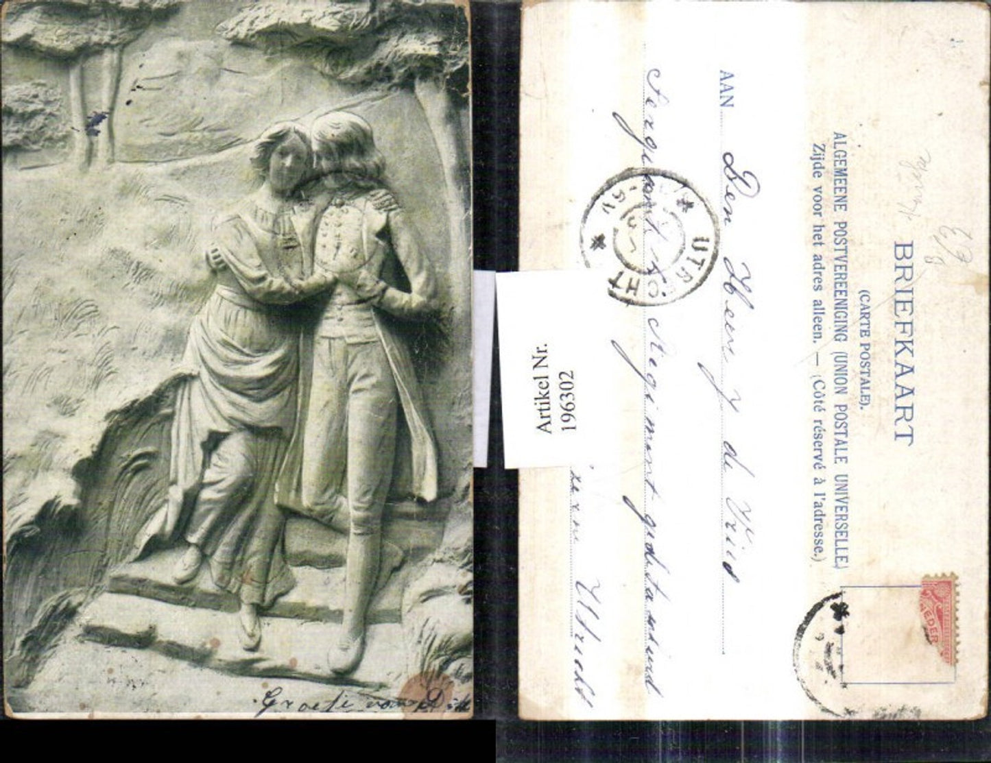 196302,Künstler Ak Relief Paar Liebespaar Umarmung