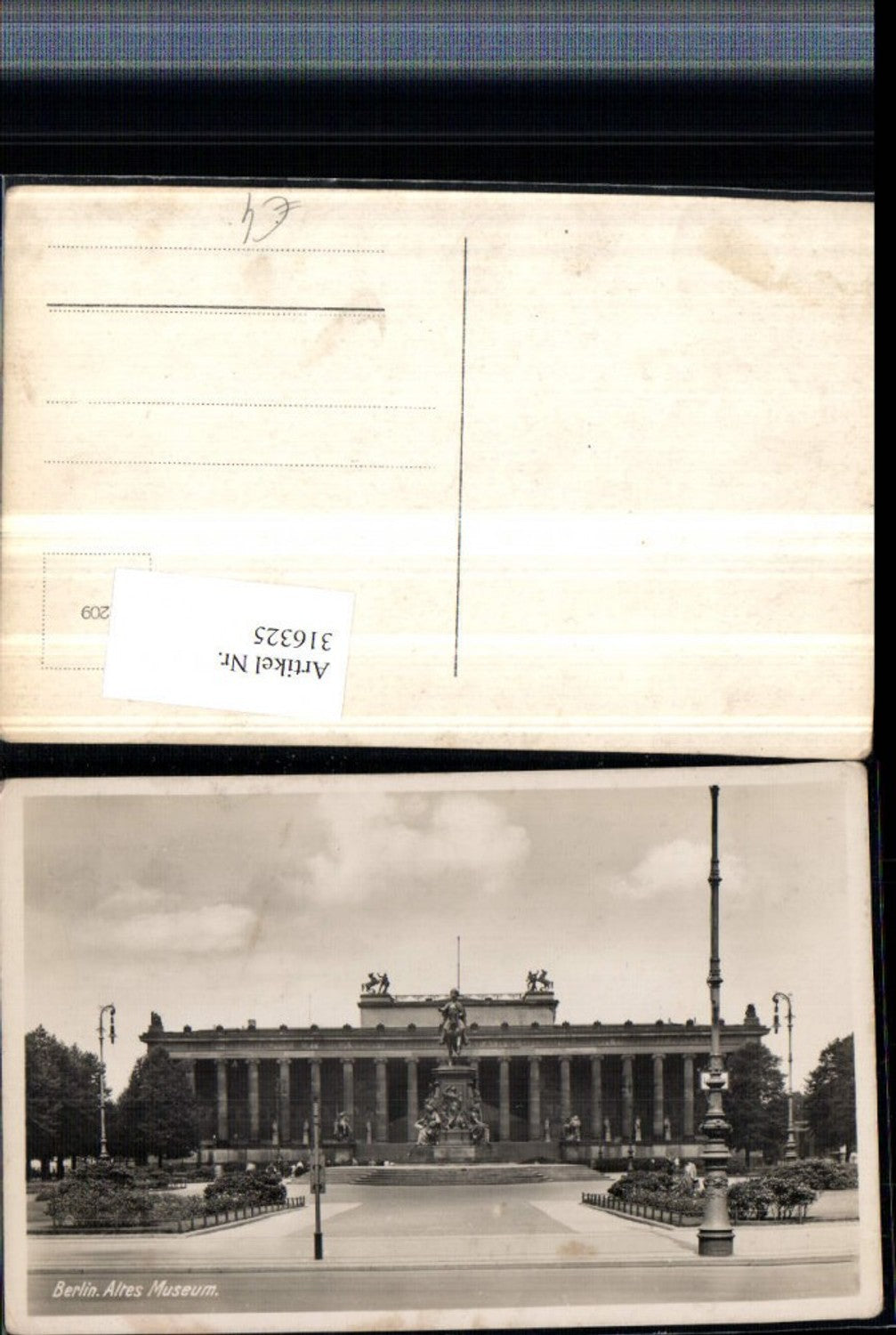 316325, Berlin Old Museum building with monument