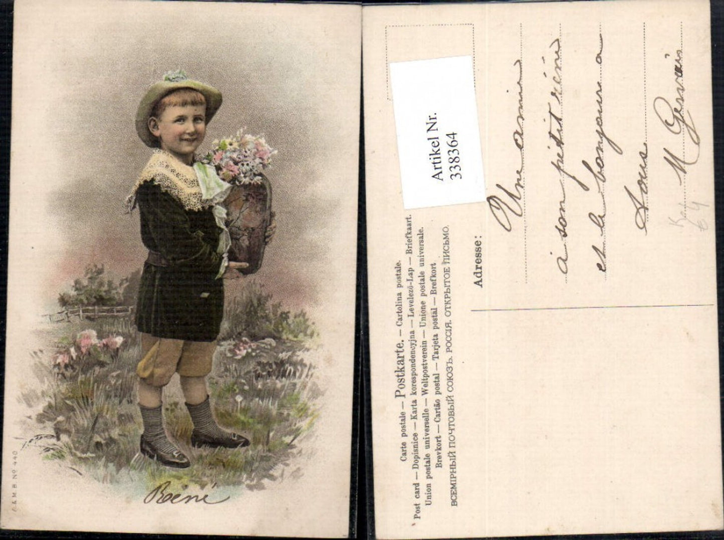 338364,Künstler Ak Kind Bub Junge Vase Rosen Blumen Hut