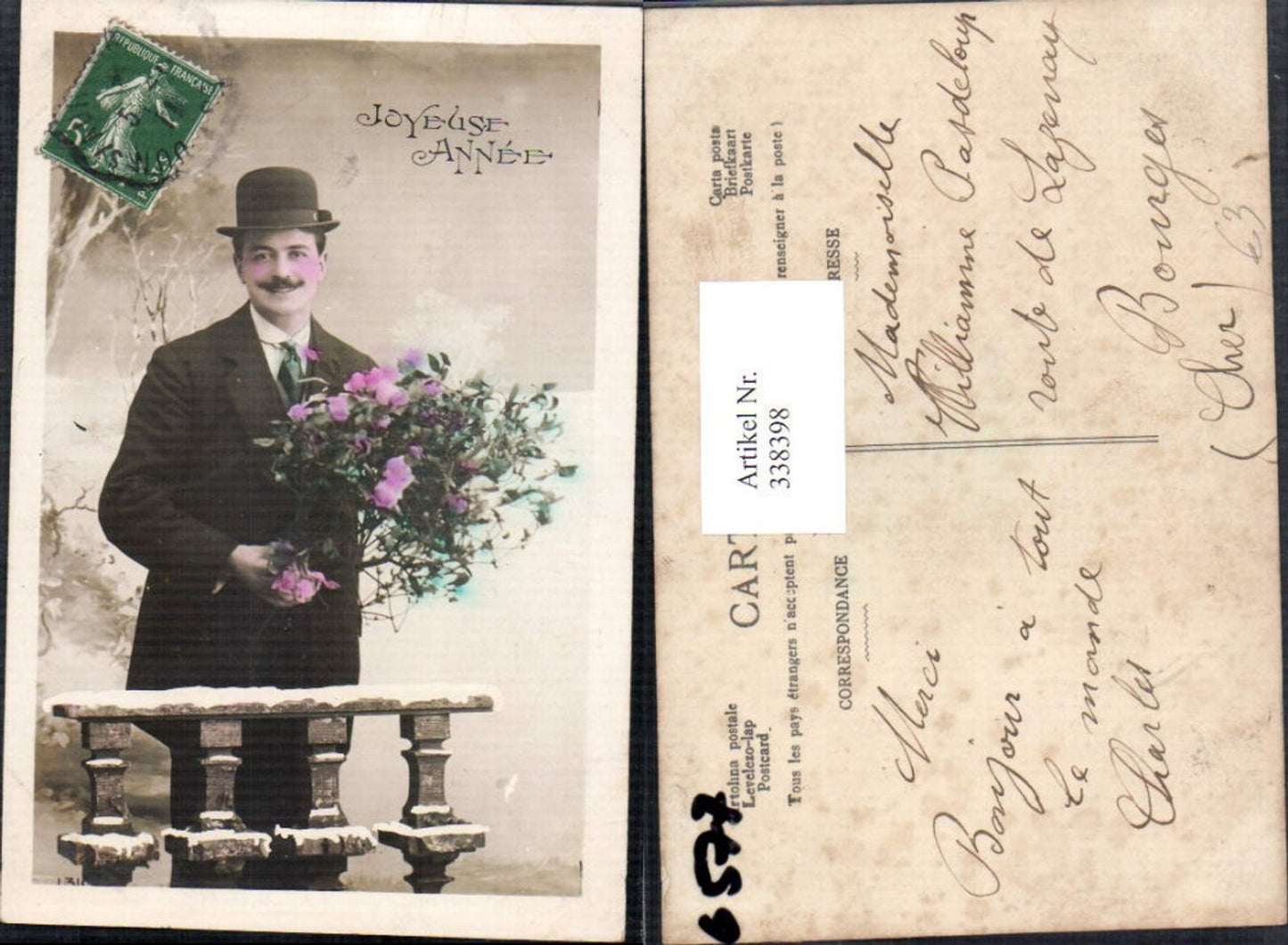 338398,Mann in Anzug Hut Blumenstrauß Misteln Joyeuse Annee