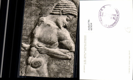 487834,Epheben b. Ballspiel Statuenbasis Athen National-Museum Archäologie Ausgrabung