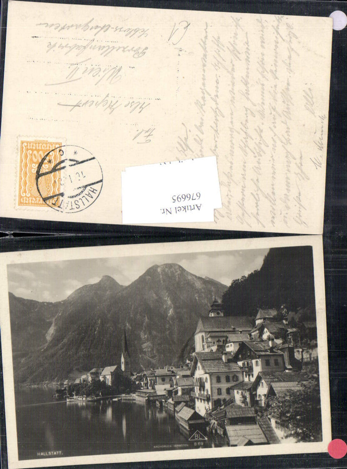 676695,Hallstatt on Lake Hallstättersee