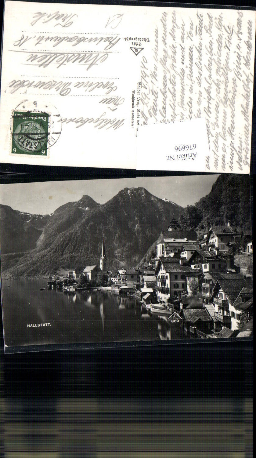 676696,Hallstatt on Lake Hallstättersee