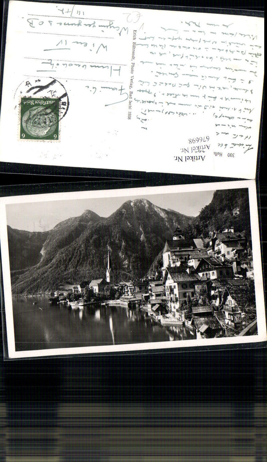 676698,Hallstatt on Lake Hallstättersee