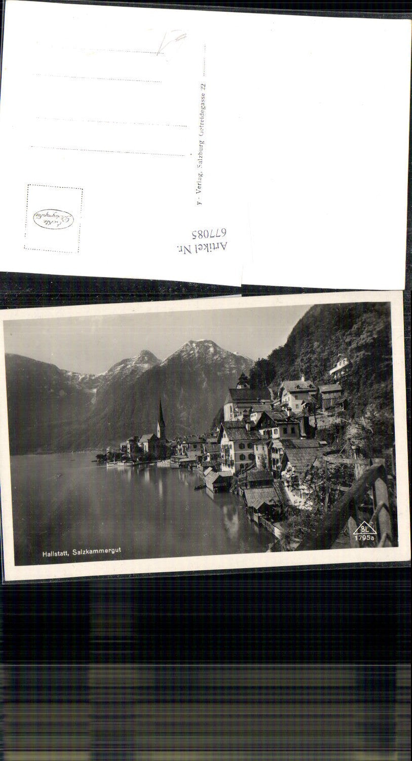 677085, Hallstatt on Lake Hallstatt