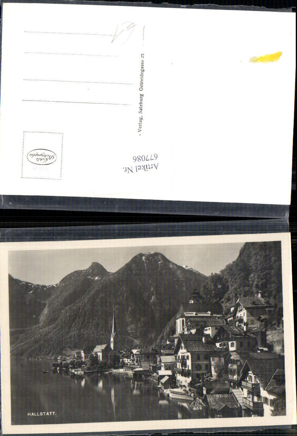 677086,Hallstatt on Lake Hallstättersee