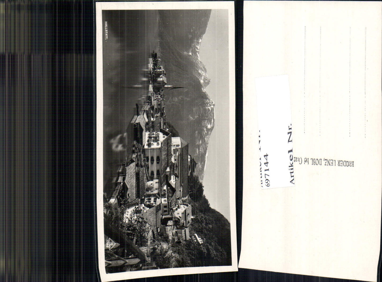 697144 Hallstatt on Lake Hallstatt