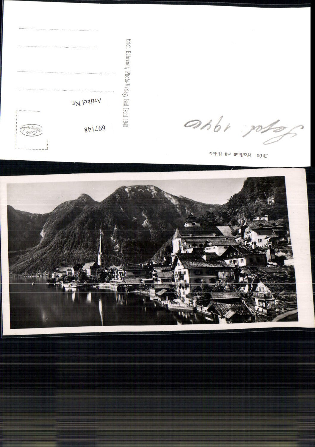 697148 Hallstatt on Lake Hallstatt